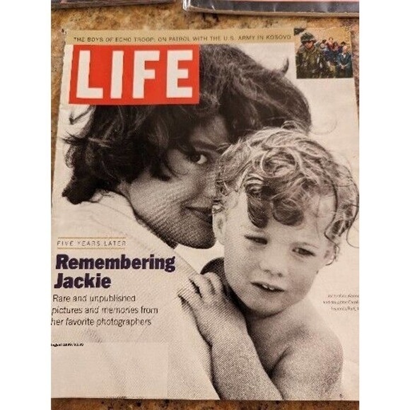 People Weekly Jackie Kennedy Onassis's Secret October 12, 1998 Plus 2 Free - Picture 4 of 4